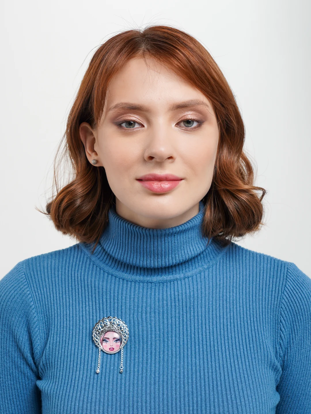 Алый брошь, ручная работа