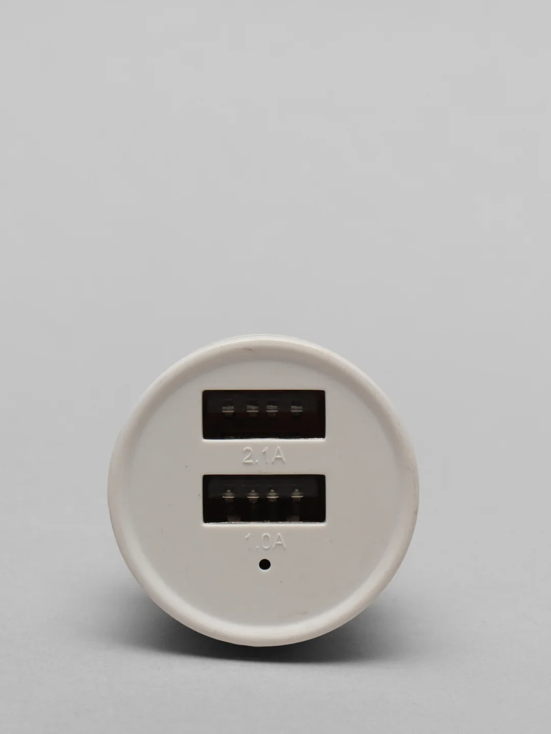 Серый автомобильное зарядное устройство, 2 USB, 2.1 А