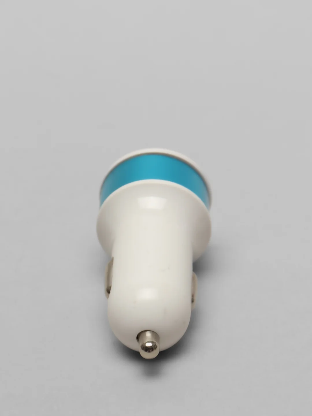 Серый автомобильное зарядное устройство, 2 USB, 2.1 А