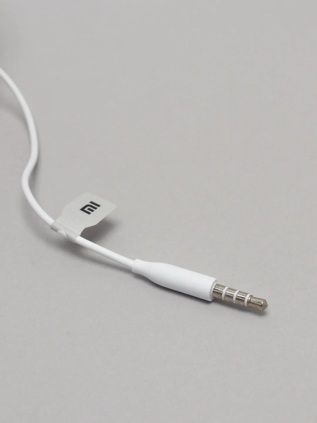 Серебряный наушники проводные Mi In-Ear Headphones Basic