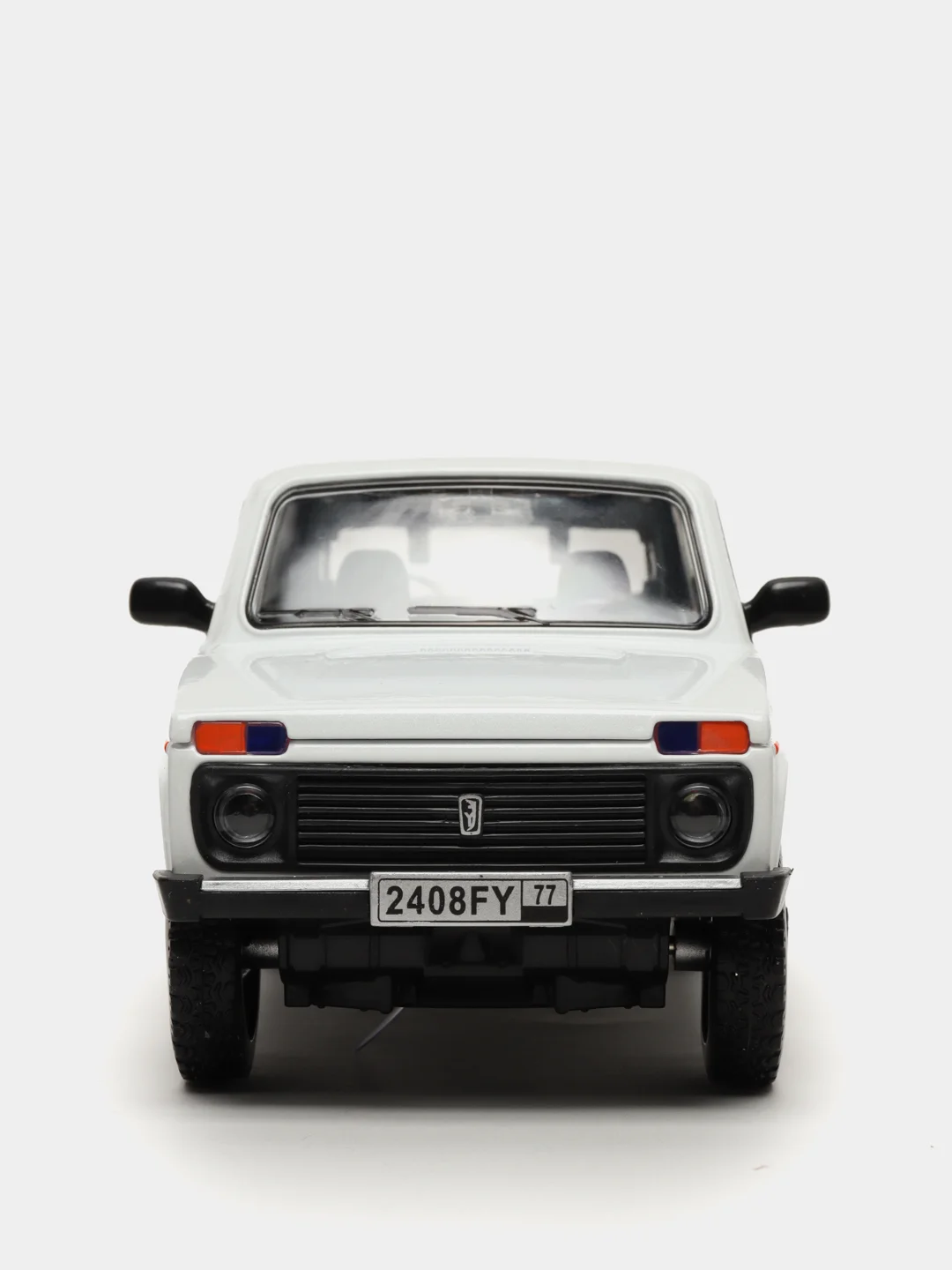 Белый модель автомобиля "Нива", 4 х 4