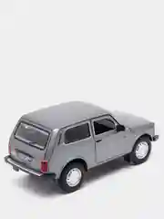 Серый модель автомобиля "Нива", 4 х 4