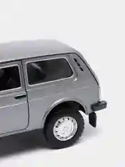 Серый модель автомобиля "Нива", 4 х 4