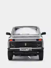 Серый модель автомобиля "Нива", 4 х 4