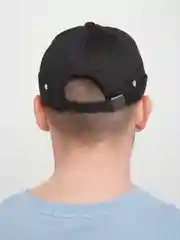 Черный кепка без козырька