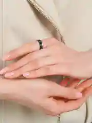 Тёмно-коричневый кольцо с надписью "Love"