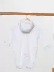 Белый комбинезон для малыша