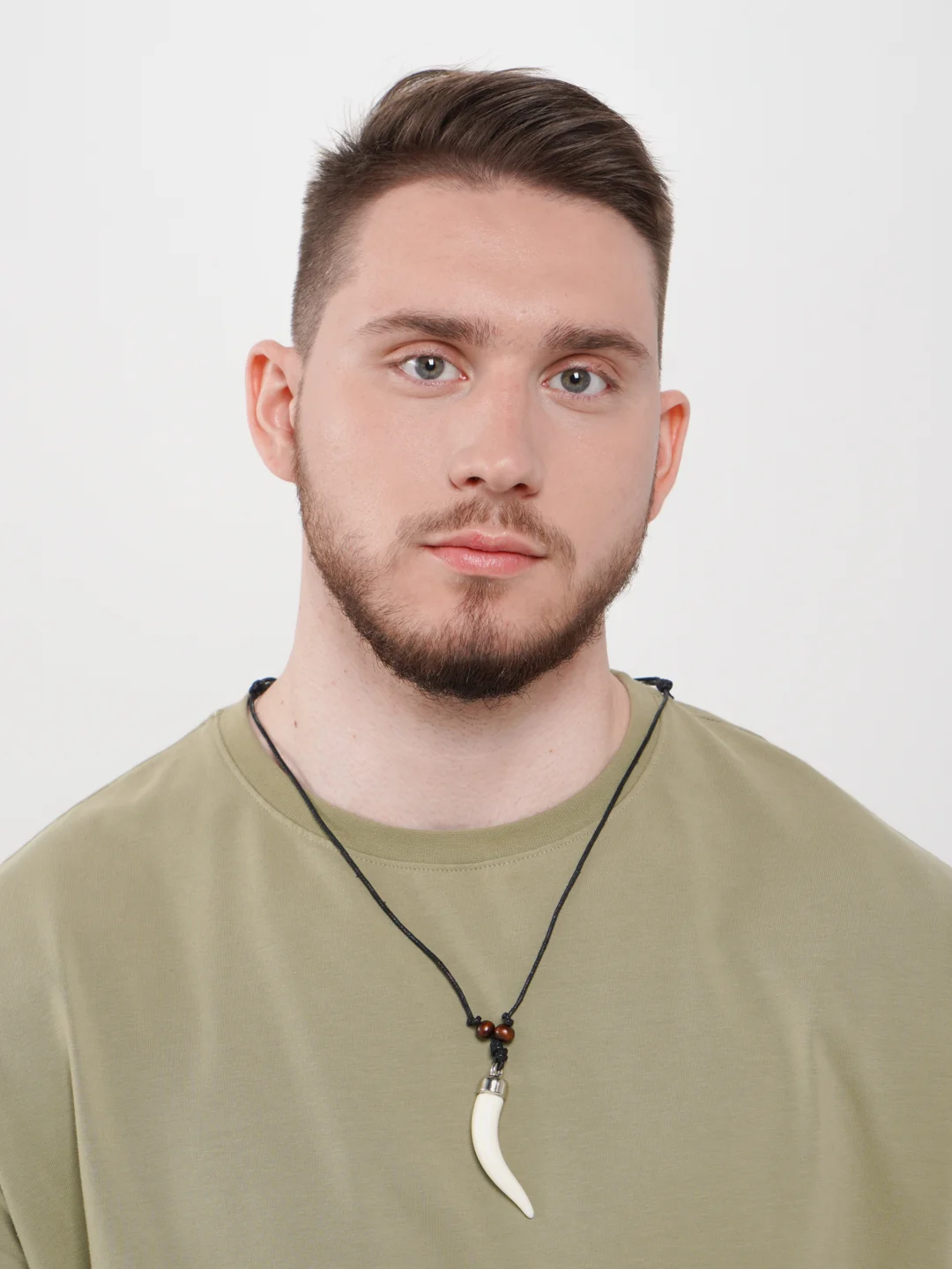 Белый подвеска "Клык"