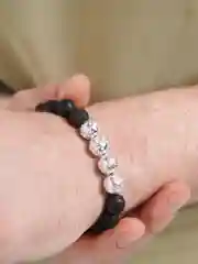 Браслет из вулканической лавы