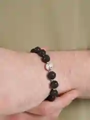 Браслет из вулканической лавы и бисера