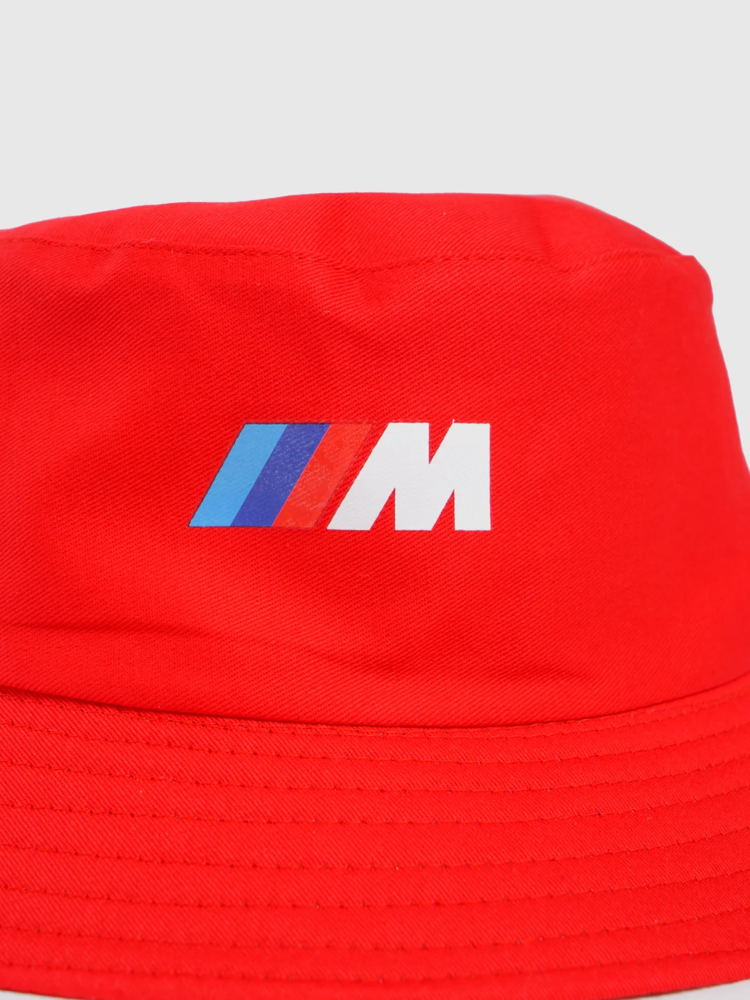 Красный панама "BMW"