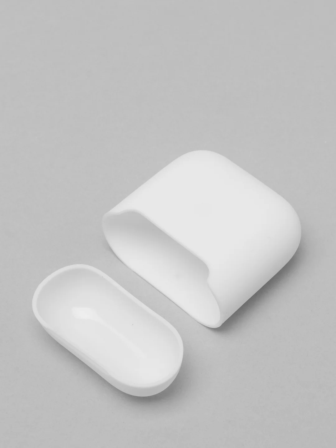 Белый чехол для Apple Airpods 2, разные цвета
