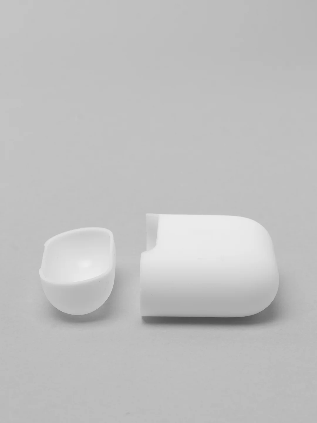 Белый чехол для Apple Airpods 2, разные цвета
