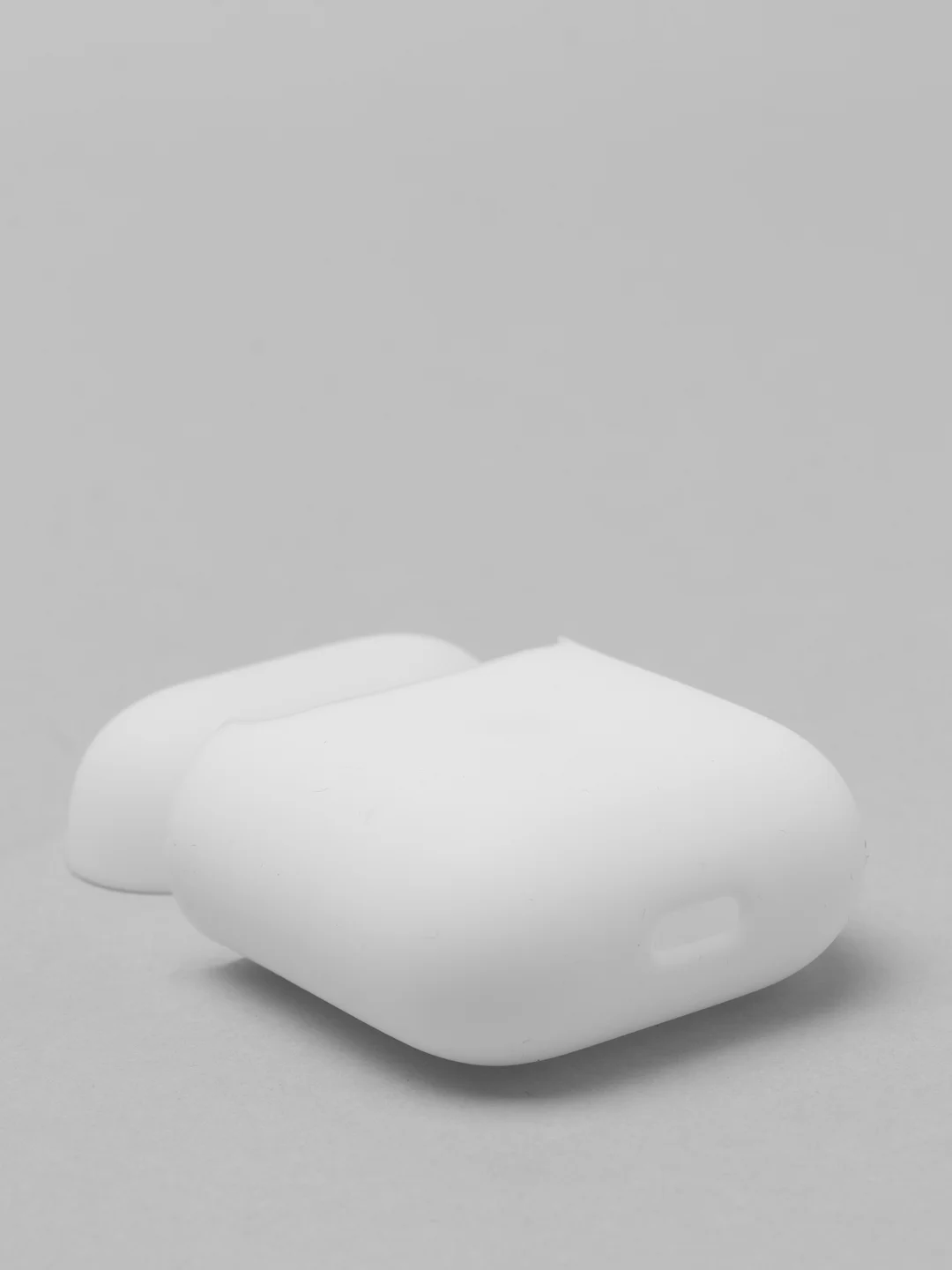 Белый чехол для Apple Airpods 2, разные цвета