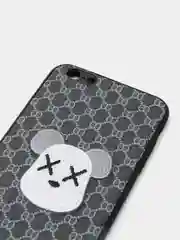 Серый чехол для iPhone с медведем