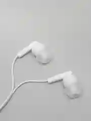 Белый наушники проводные