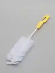Желтый ершик для мытья бутылок