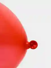 Красный воздушный шар