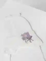 Белый шапка осенняя на завязках