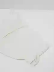 Белый шапка осенняя на завязках