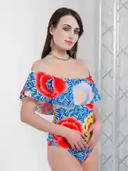Белый купальник слитный