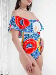 Белый купальник слитный