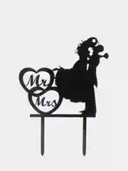 Черный топпер для свадебного торта молодожены "Mr&Mrs - поцелуй"