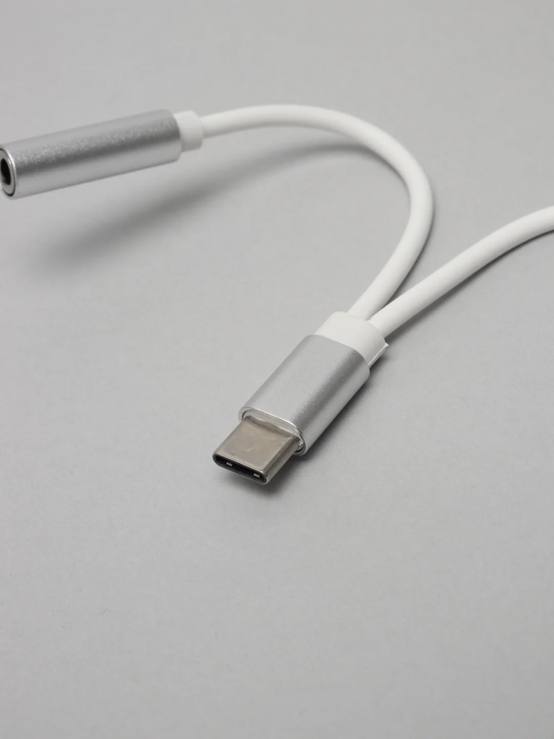 Белый переходник Type-C в AUX мама и USB папа для зарядки