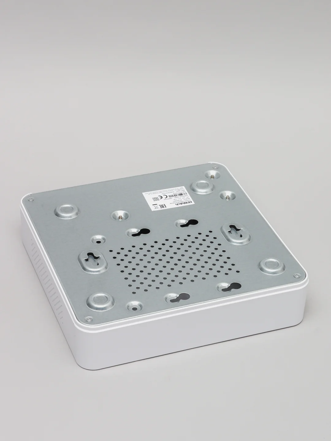 DS-N204 Видеорегистратор цифровой HiWatch 4-х канальный сетевой IP-регистратор