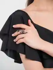 Черный кольцо со змеей