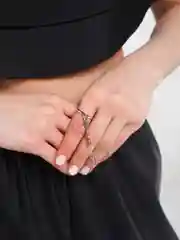 Угольный кольцо с цепочкой и крестом, двойное