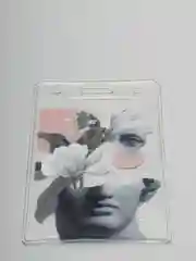 Белый бейджи прозрачные "Голография"