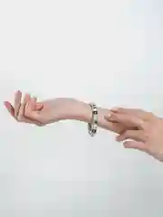 Зеленый браслет женский