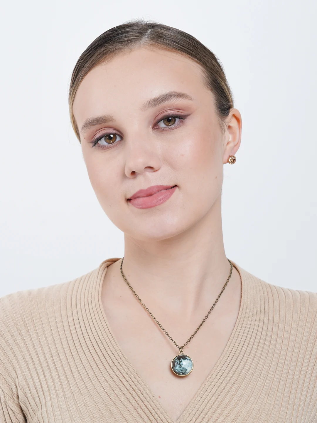 Мятный космический кулон