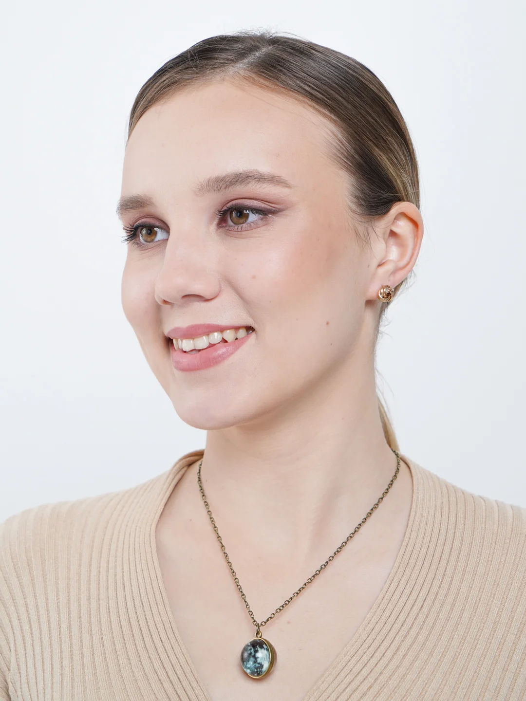 Мятный космический кулон