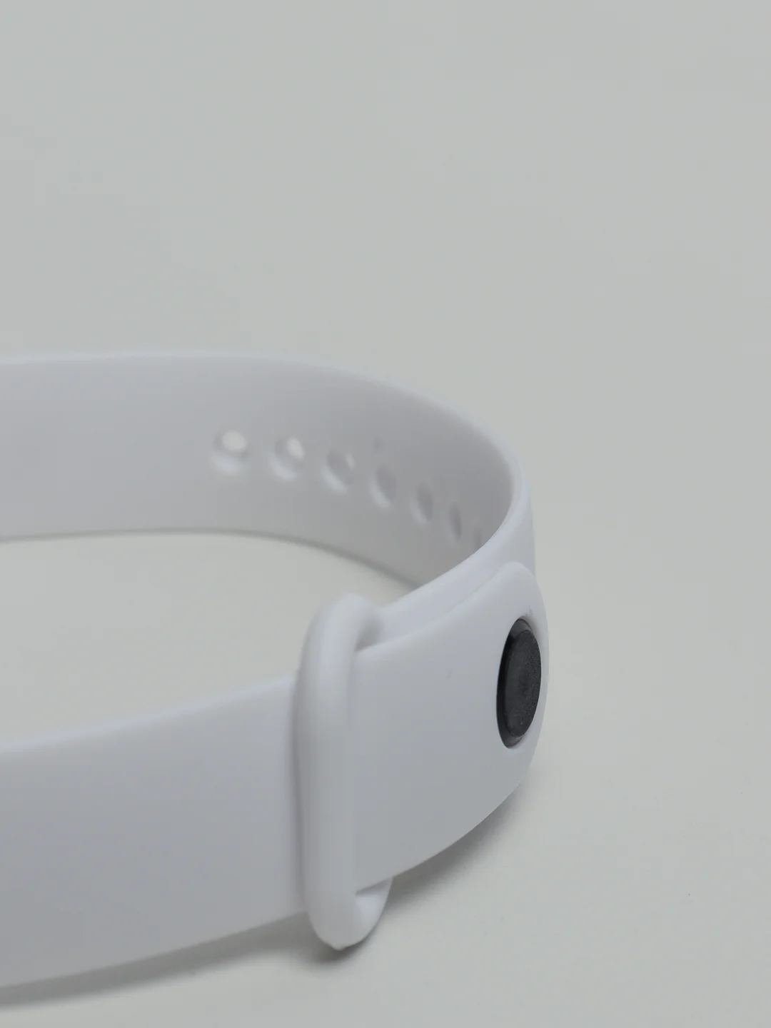 Белый ремешок для фитнес браслета Xiaomi Mi Band 5