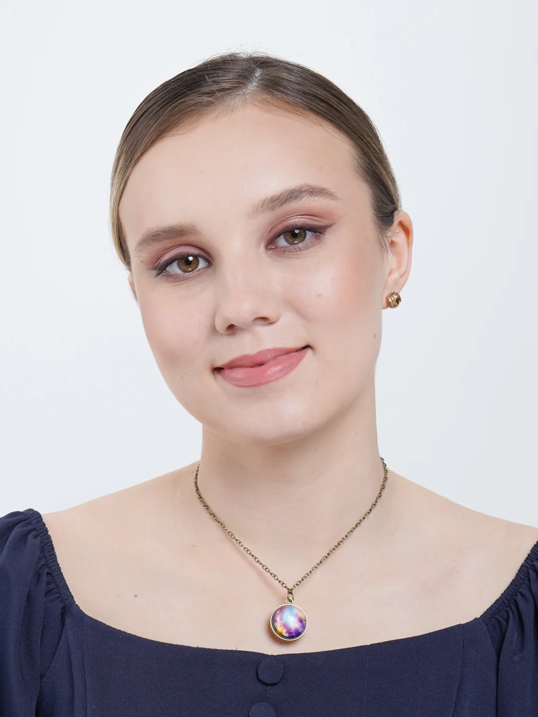Желтый космический кулон