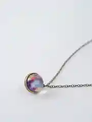 Желтый космический кулон