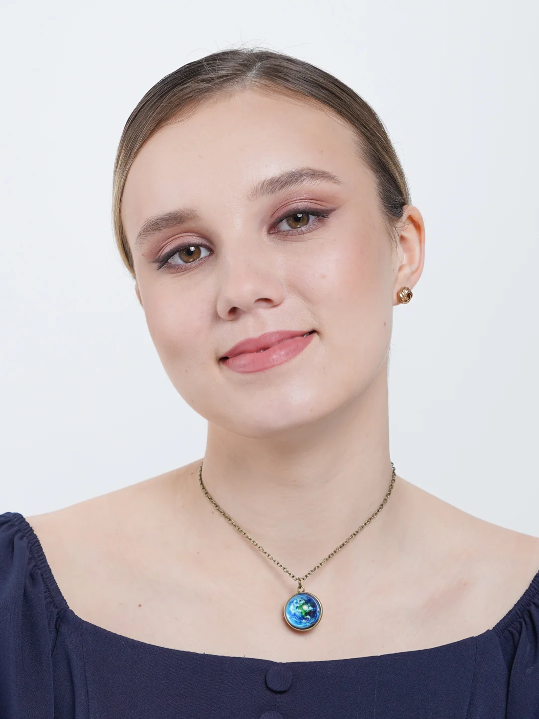 Индиго космический кулон