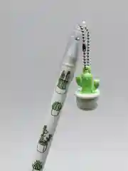 Белый ручка с подвеской "Кактус"