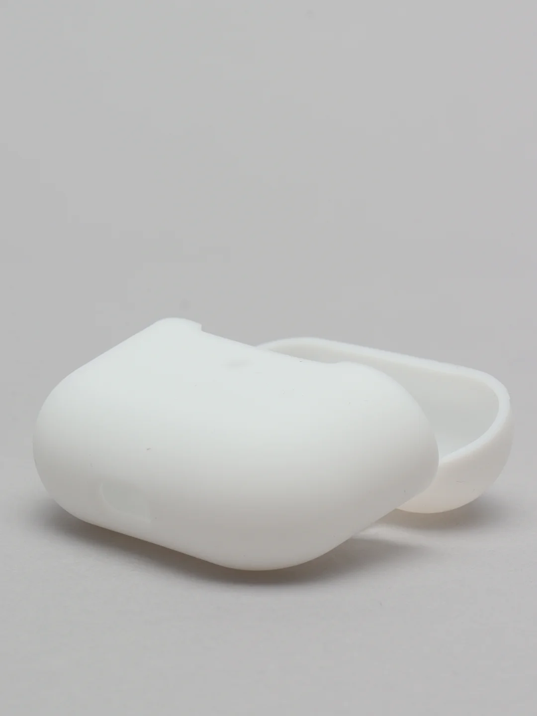 Белый чехол для  наушников Apple Airpods 3 аирподс силиконовый