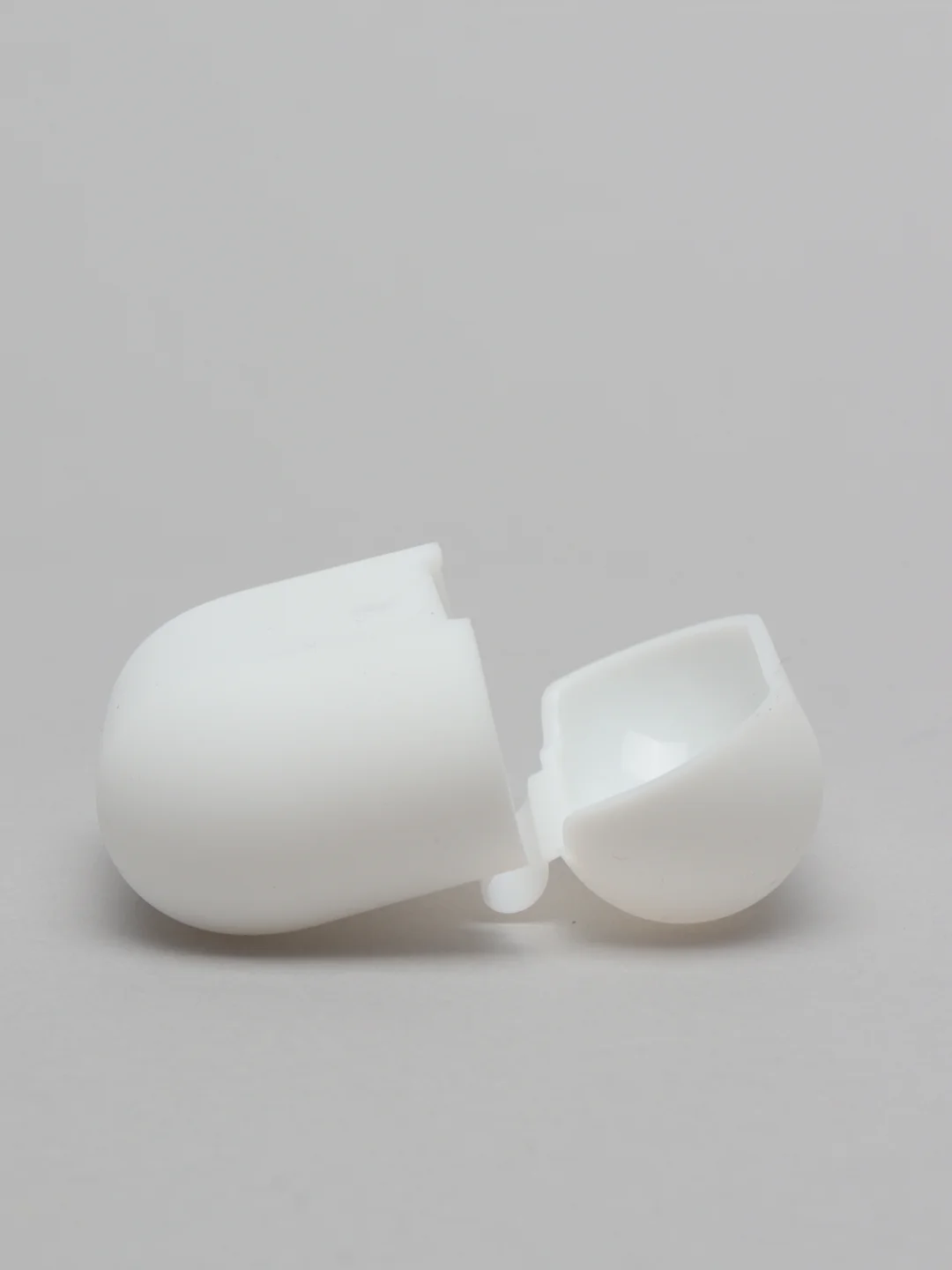 Белый чехол для  наушников Apple Airpods 3 аирподс силиконовый