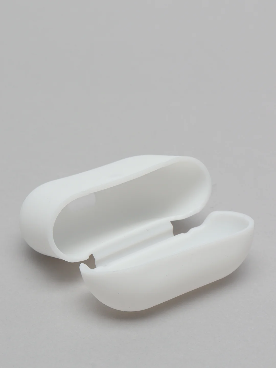 Белый чехол для  наушников Apple Airpods 3 аирподс силиконовый