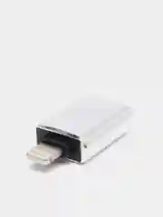 Серебряный переходник адаптер Lightning-USB OTG на iPhone