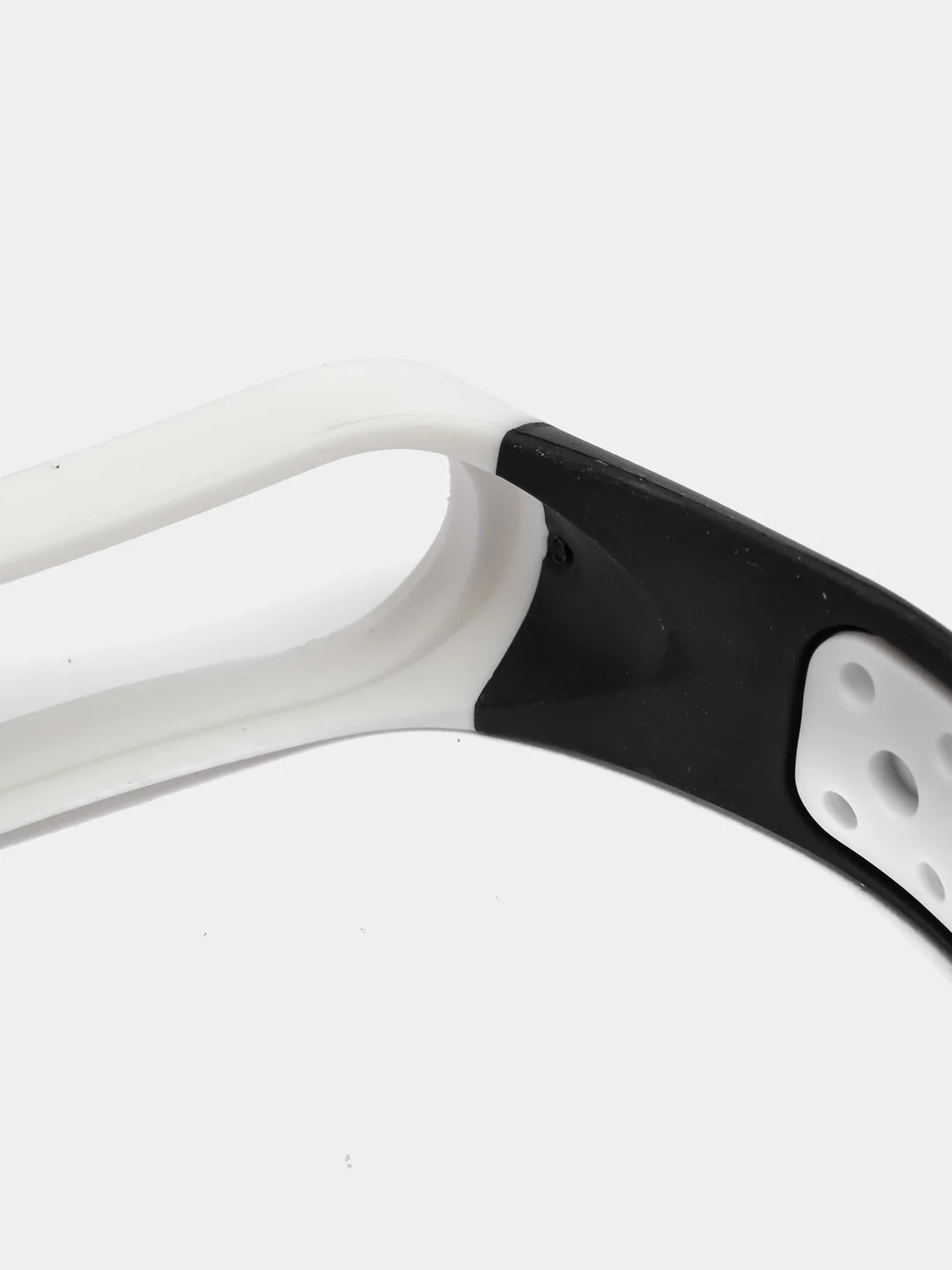 Черный перфорированный cиликоновый ремешок для Xiaomi Mi Band 3 и Mi Band 4, ми банд 3/4