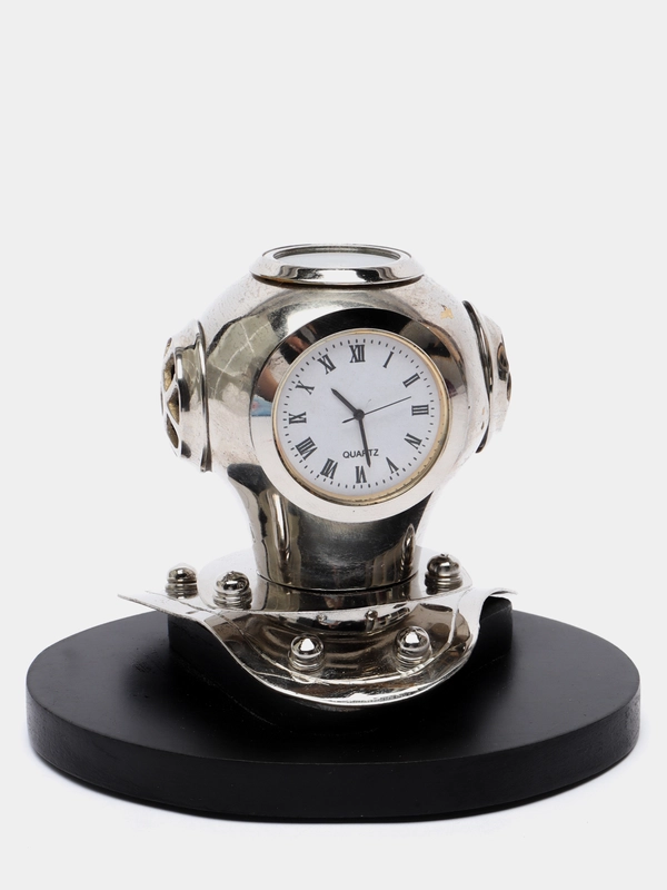 Часы настольные с компасом, диаметр 4,5 см, батарейка 1"SR626W", 13 х 10 х 10,5 см