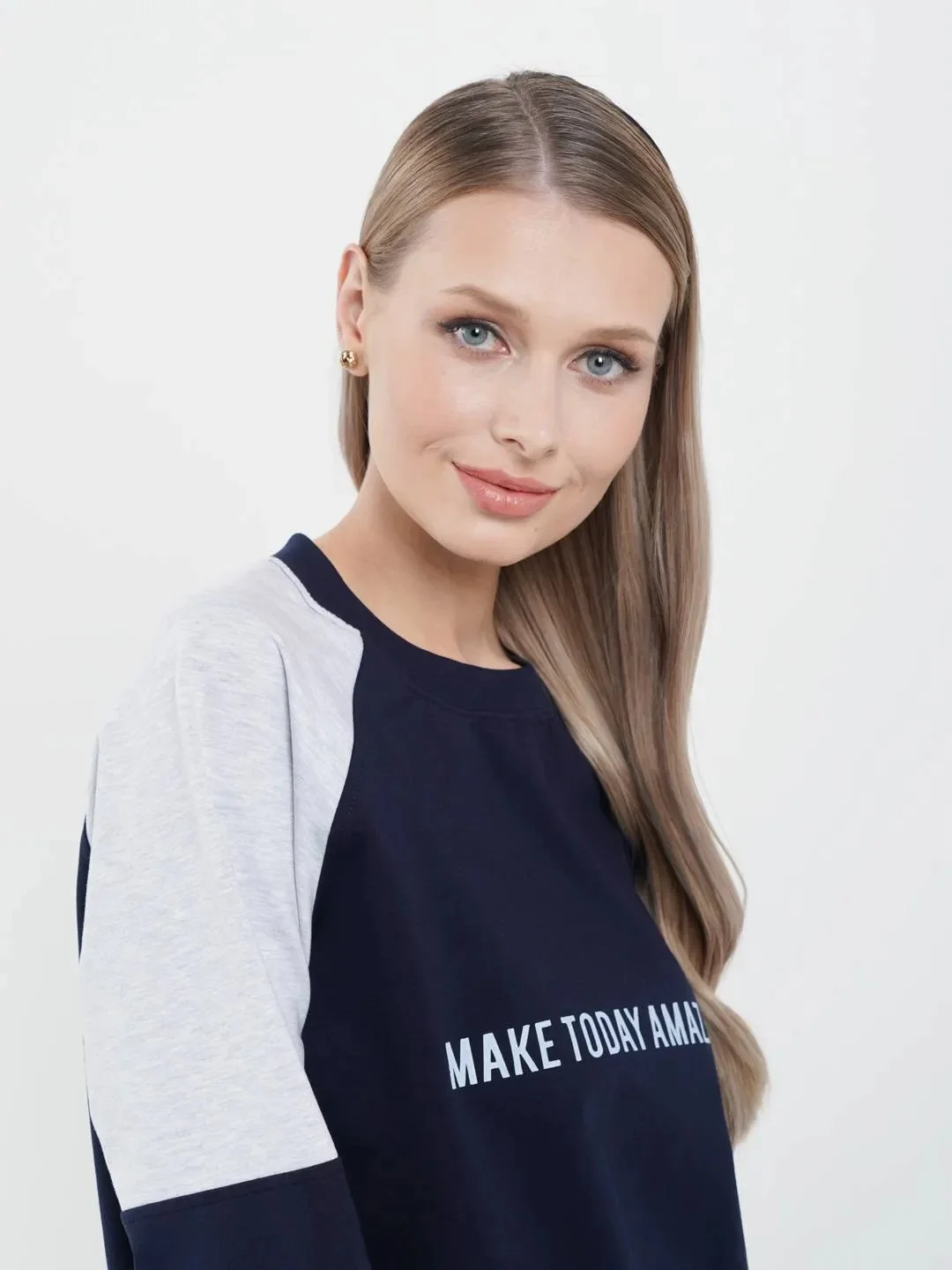 Темно-синий свитшот женский