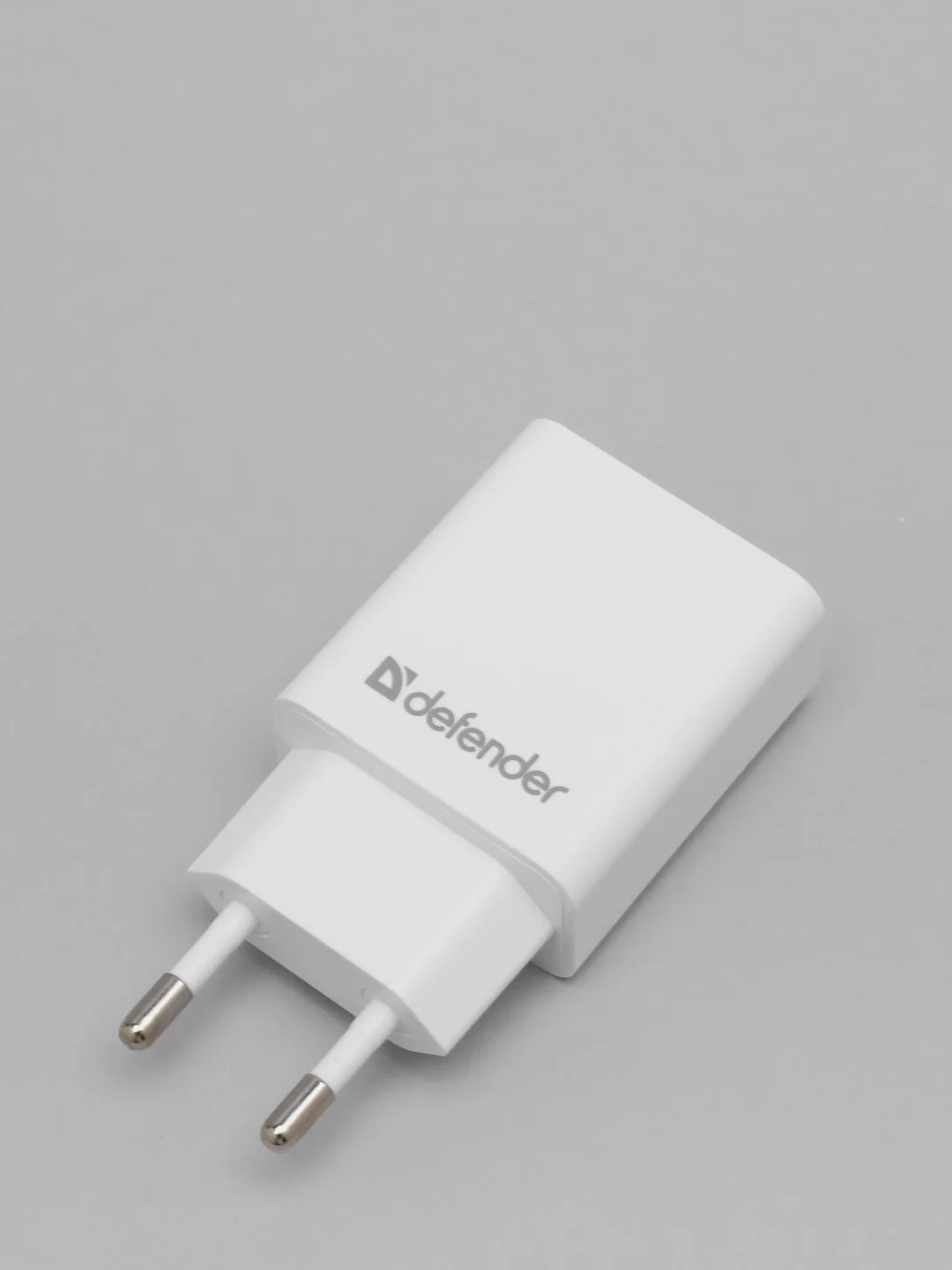 Белый зарядное устройство USB Defender UPA-21