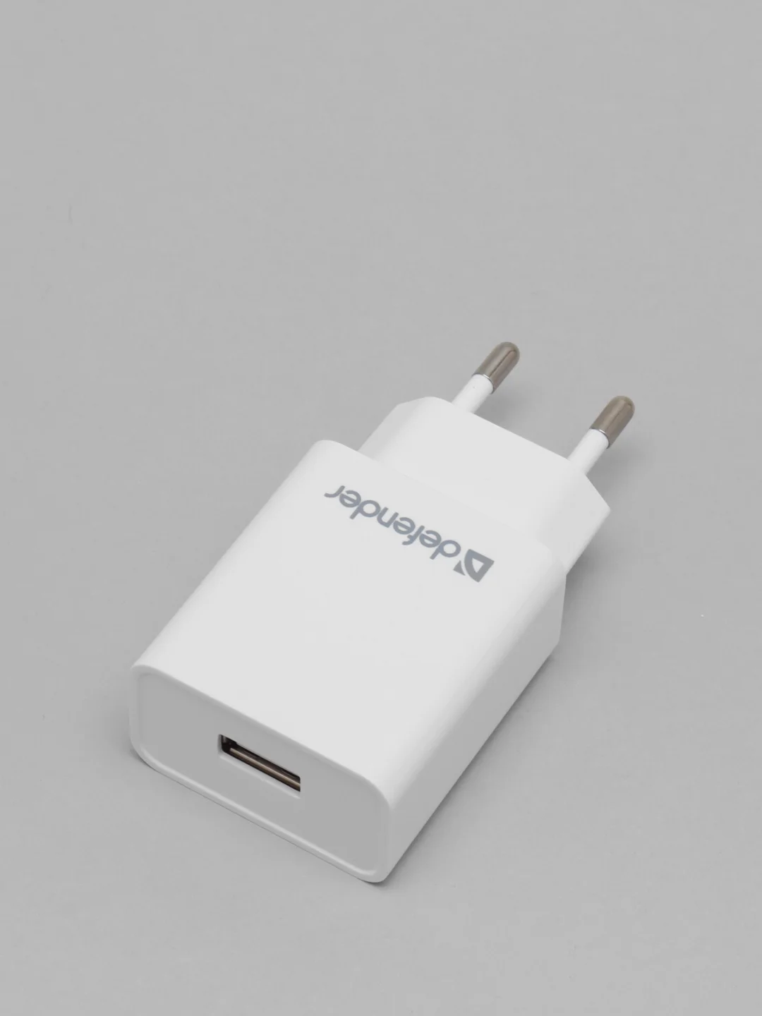 Белый зарядное устройство USB Defender UPA-21