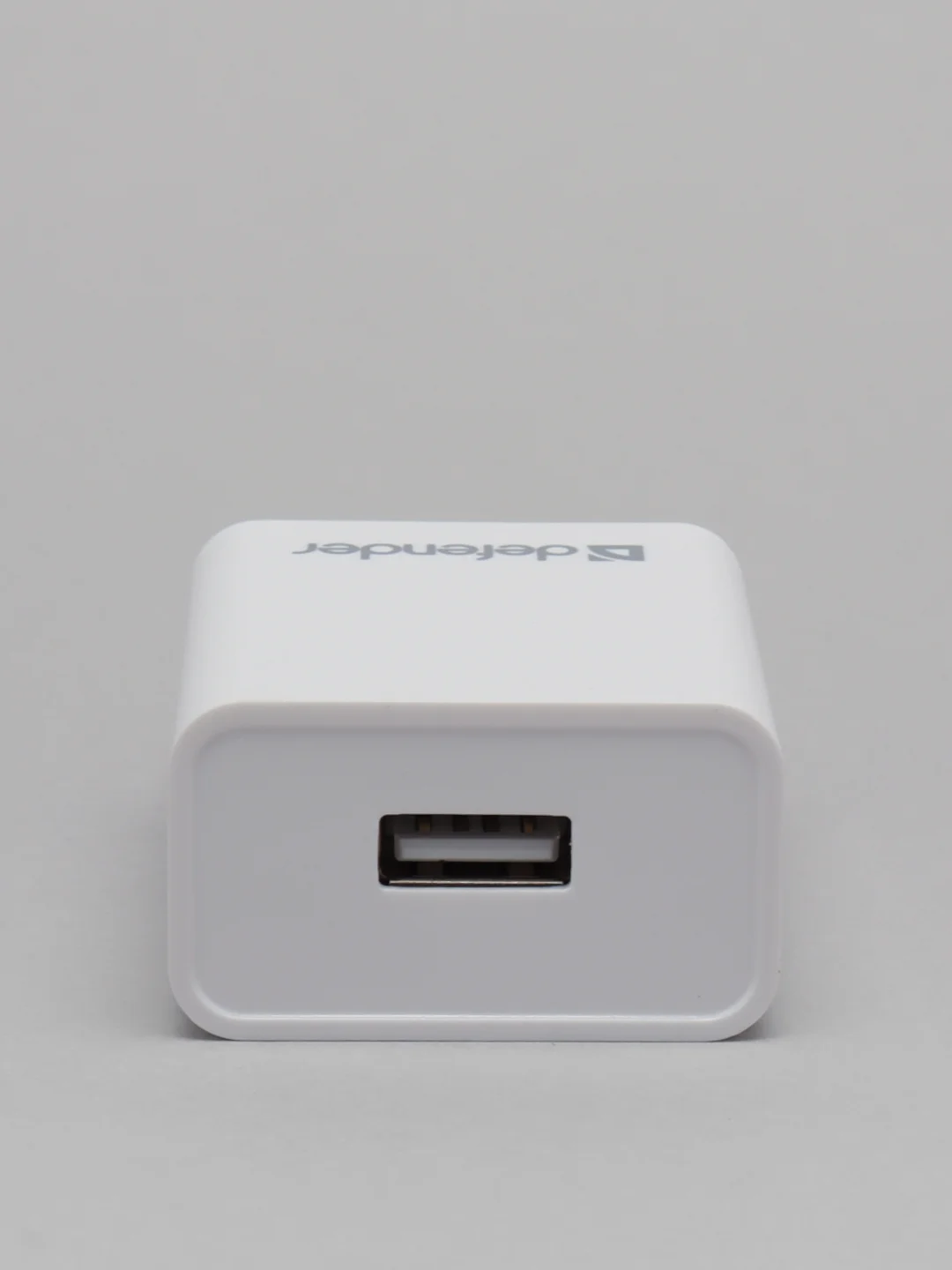 Белый зарядное устройство USB Defender UPA-21